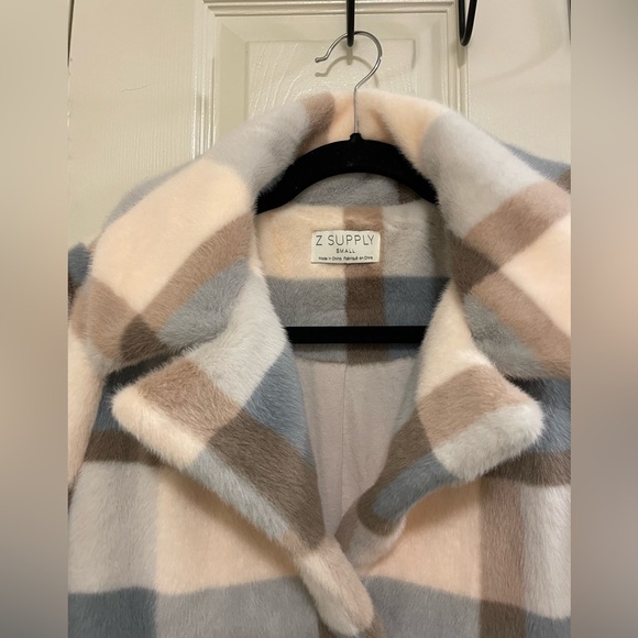 Z Supply Plaid Jacket in Blue, Creamy Peach and Brown. Oversized Small. - Picture 3 of 13